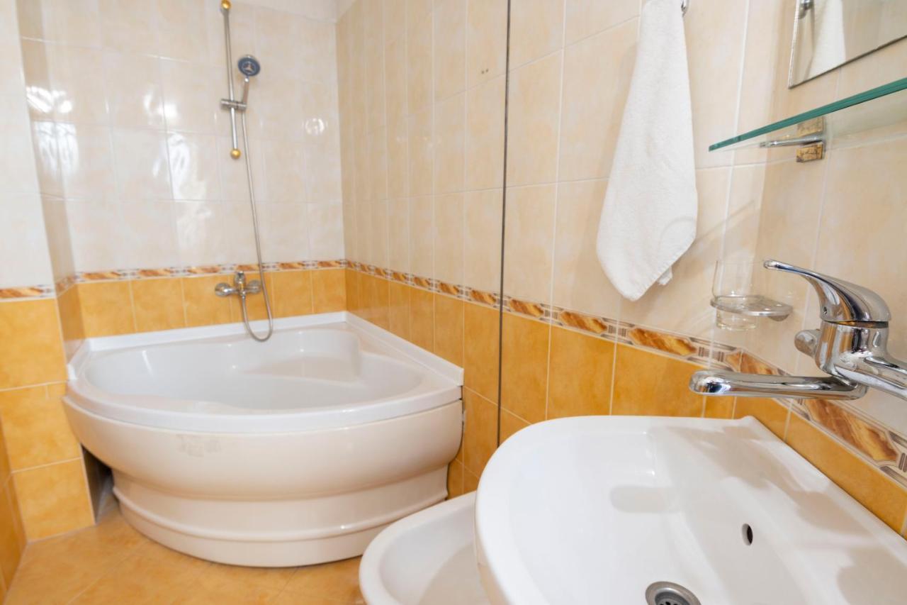 Hotel Slaviani Dimitrovgrad  Bagian luar foto